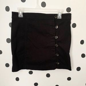 🔥30%OFF🔥EUC FOREVER21 BLACK BUTTON SKIRT L